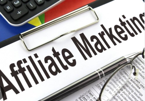 What are the positive aspects of the Affiliate Earnings Model?